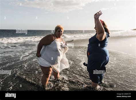 bild dicke frauen am strand